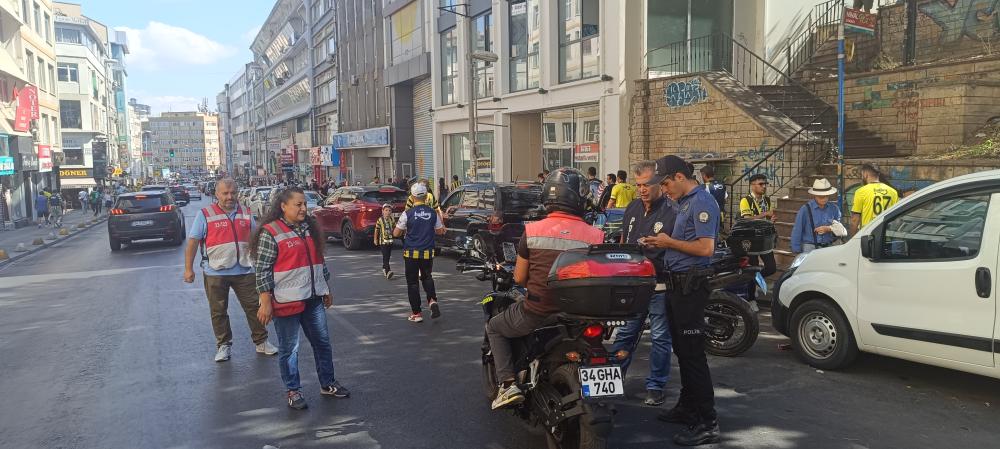 KADIKÖY'DE EŞ ZAMANLI MOTOSİKLET DENETİMİ.