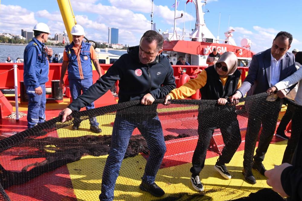 Marmara Denizi'nde hayalet ağ temizliği yapıldı.