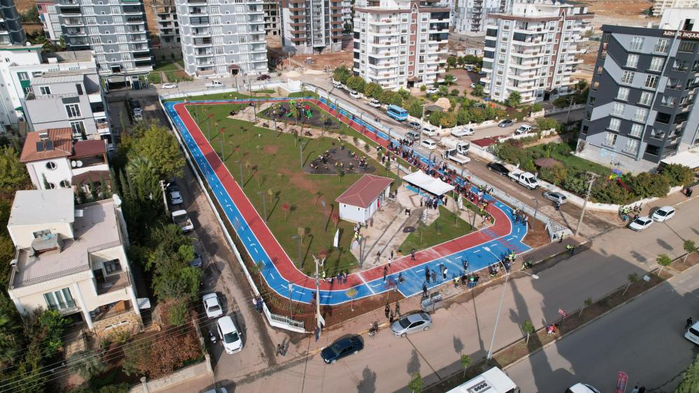 ADIYAMAN'DA CUMHURİYET MAHALLESİ YENİ PARKINA KAVUŞTU