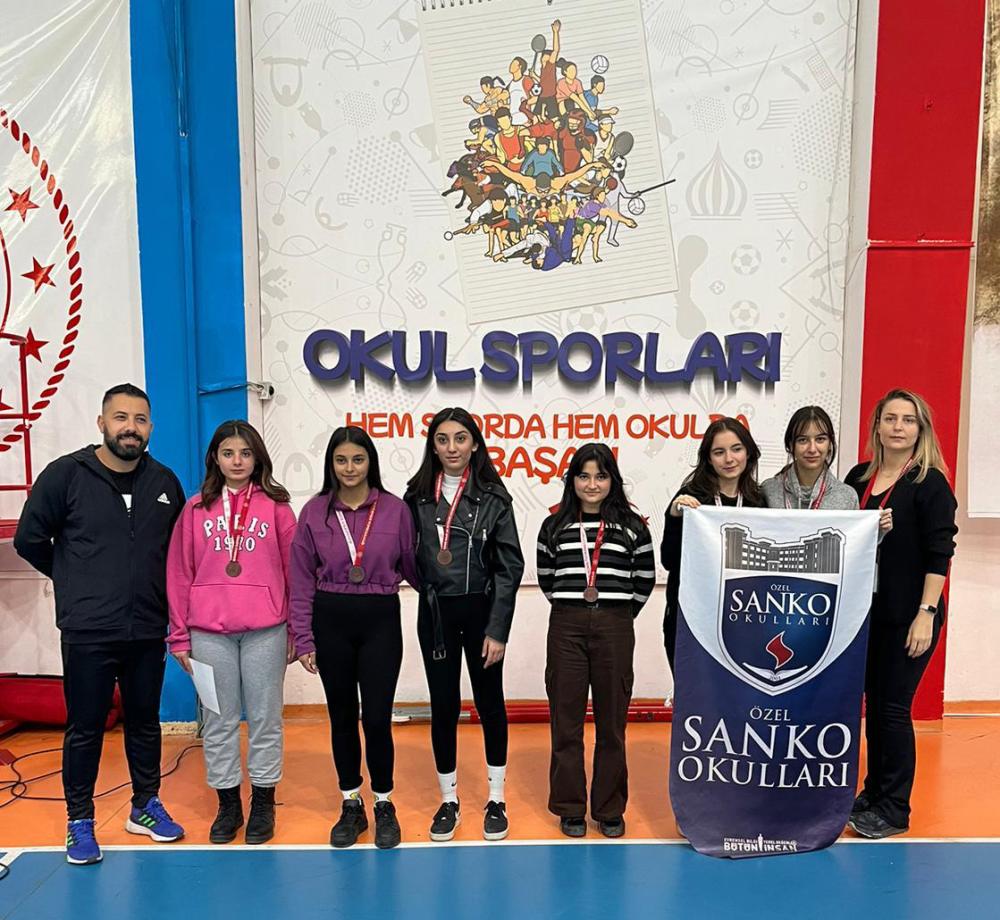 SANKO OKULLARI ÖĞRENCİLERİNİN ESKRİM BAŞARISI