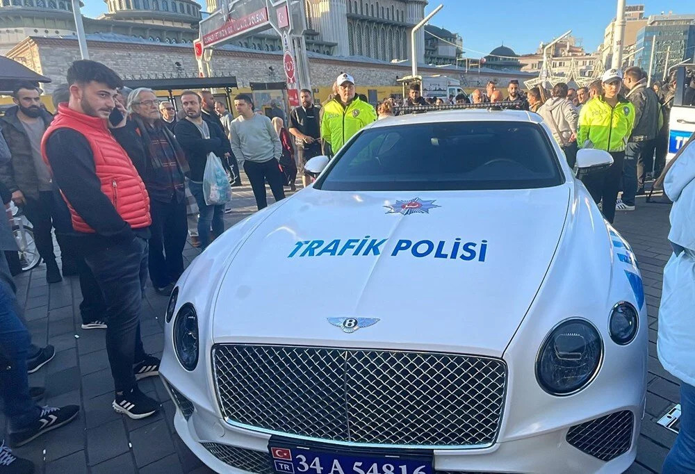 SUÇ ÖRGÜTLERİNİN LÜKS ARAÇLARI İSTANBUL'UN TURİSTİK SOKAKLARINDA