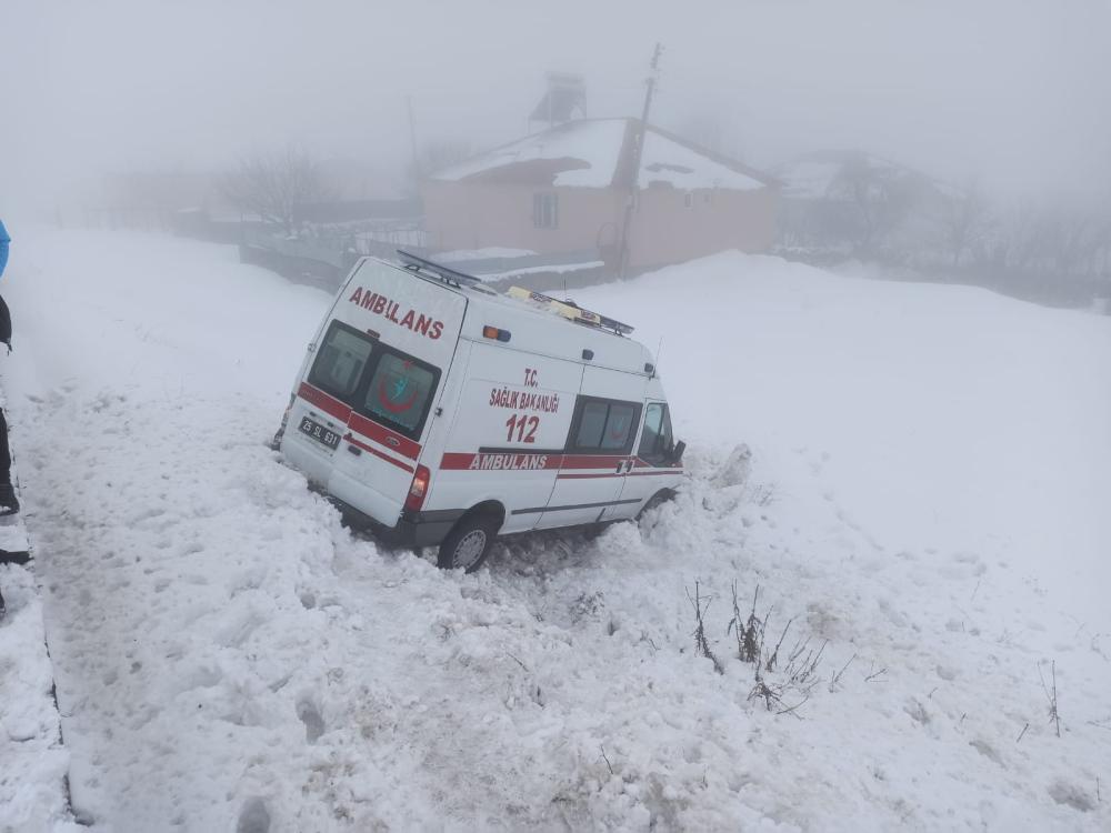 BİNGÖL'DE AMBULANS KAZASI:6 YARALI