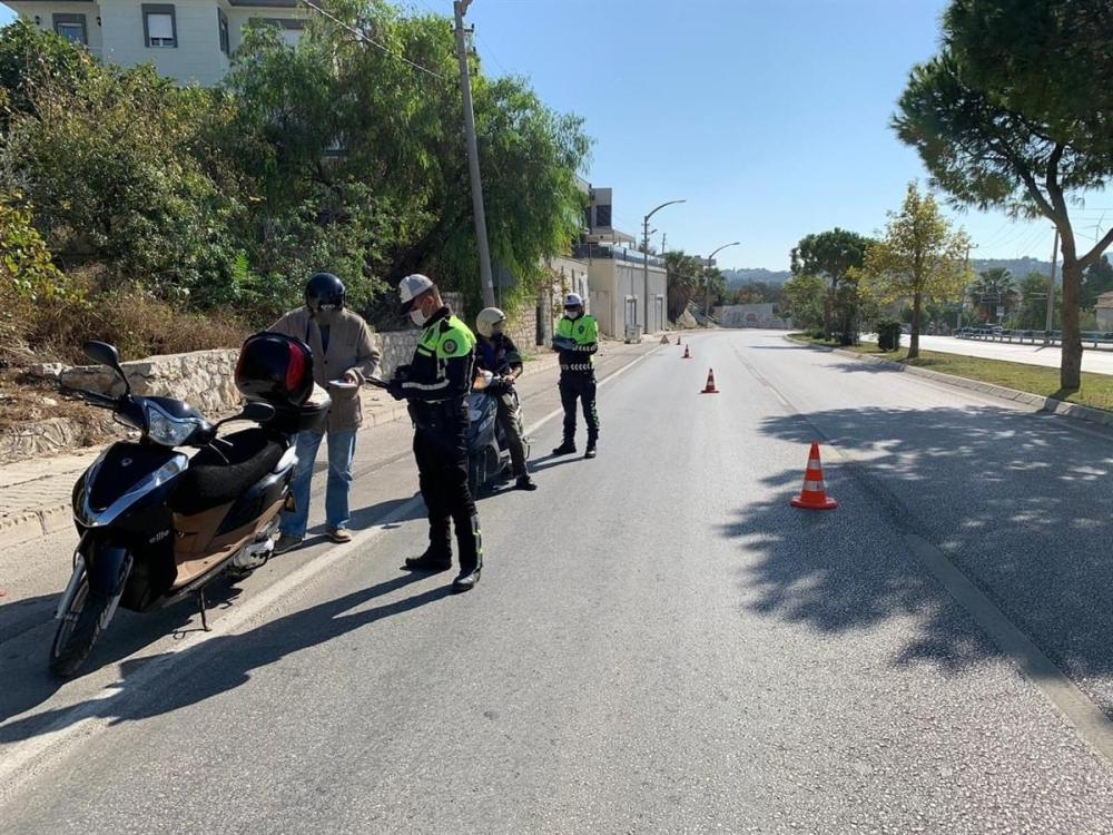 HATAY’DA TRAFİK DENETİMLERİNDE ÇOK SAYIDA ARAÇ TRAFİKTEN MEN EDİLDİ