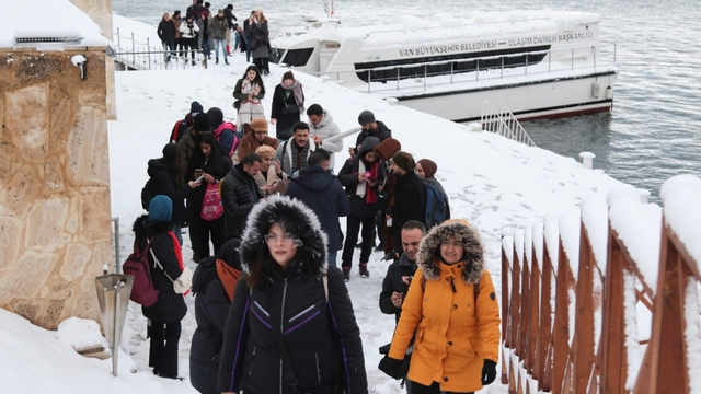 VAN'DA 4 İLÇEDE TAŞIMALI EĞİTİME 1 GÜN ARA