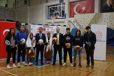 ADIYAMAN'DA 718 OKULA SPOR MALZEMESİ DESTEĞİ 