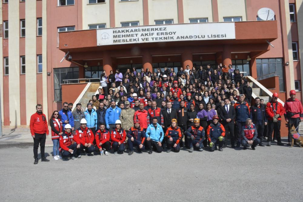 HAKKARİ’DEKİ TATBİKAT GERÇEĞİNİ ARATMADI