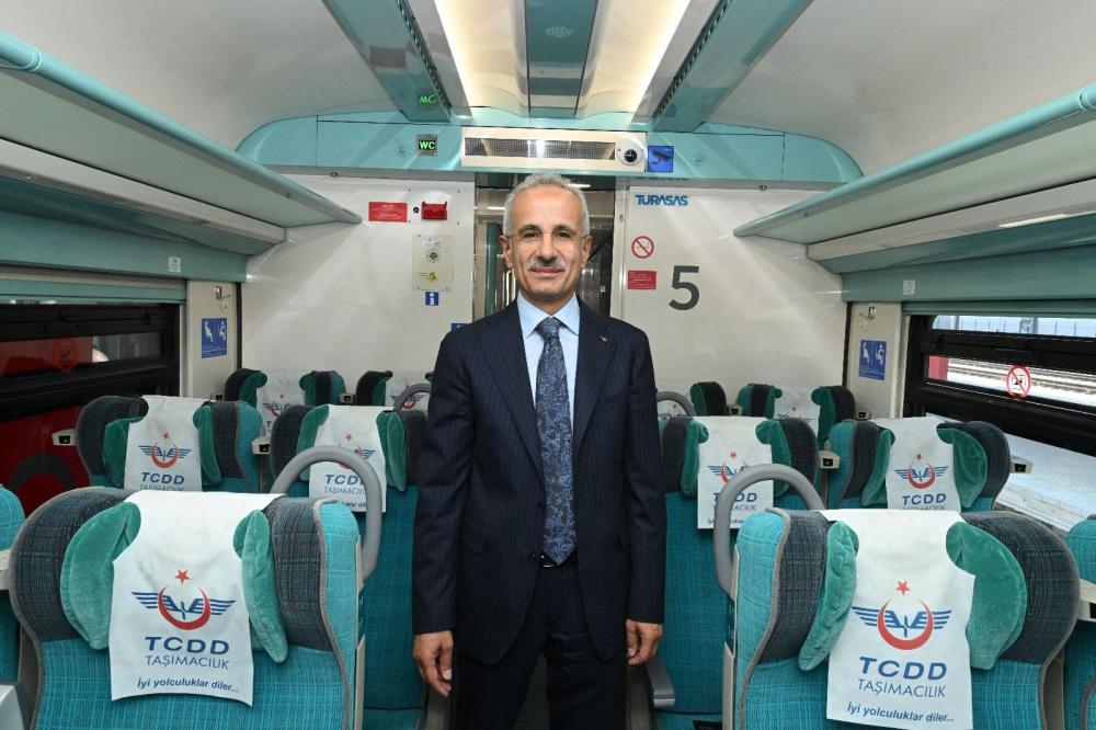 ULAŞTIRMA VE ALTYAPI BAKANI URALOĞLU: ÜLKE NÜFUSUNUN YÜZDE 54’ÜNE YÜKSEL HIZLI TREN KONFORU SUNUYORUZ