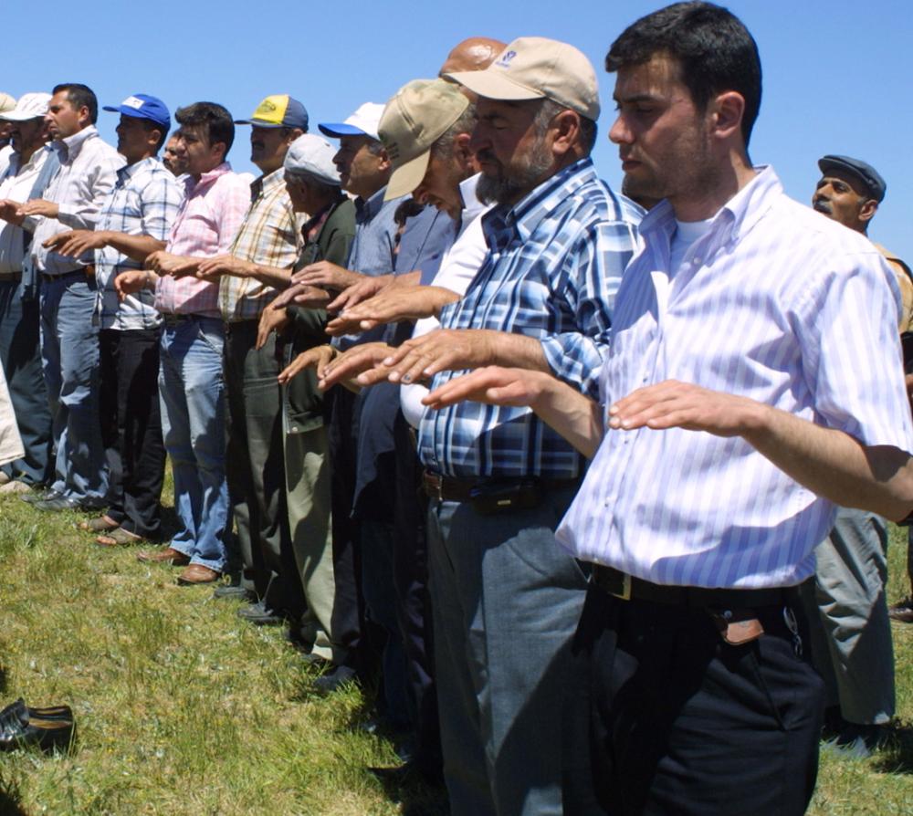 BEYPAZARI İLÇESİNDE MAHALLE SAKİNLERİ YAĞMUR DUASINDA BULUNUYOR