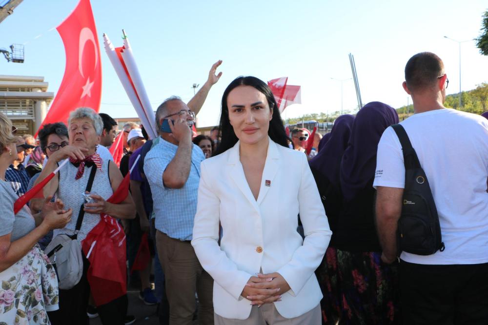 GEBZE'DE GEÇİNEMİYORUZ MİTİNGİNDE AV.AYŞEN MUŞTU VATANDAŞIN YANINDA OLDU