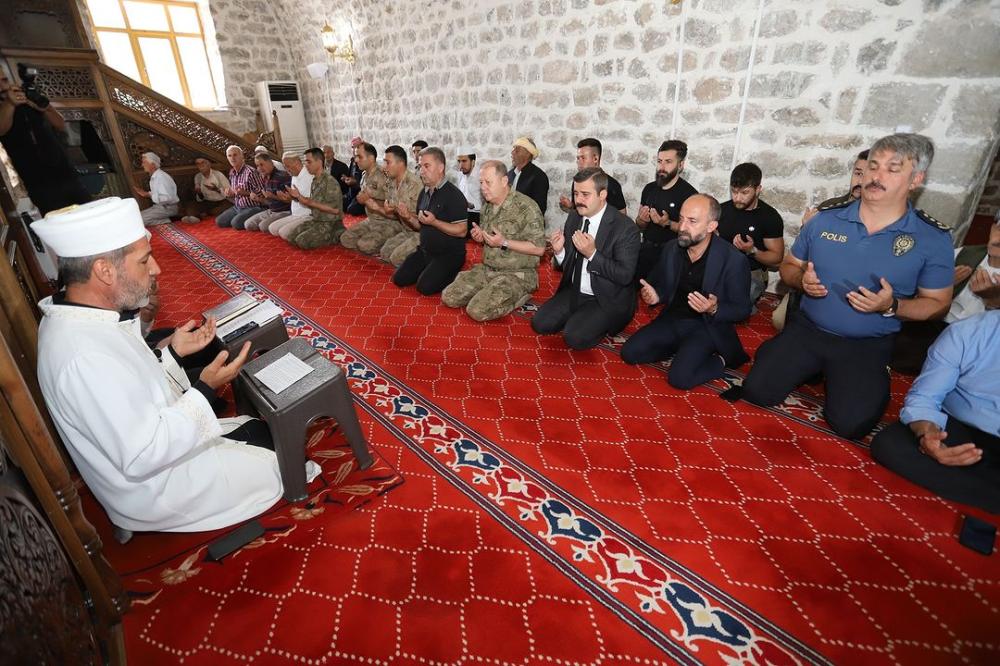 HAKKARİ ÇUKURCA'DA 15 TEMMUZ ŞEHİTLERİ İÇİN MEVLİT OKUTULDU