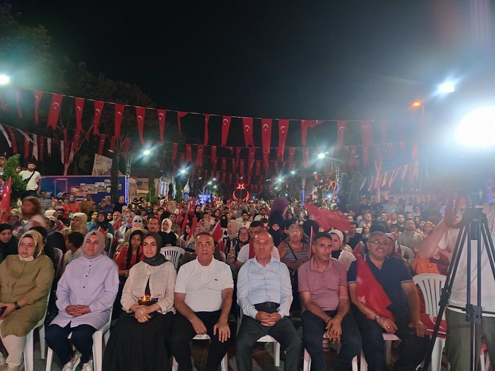 15 TEMMUZ DEMOKRASİ VE MİLLİ BİRLİK GÜNÜ ANMA TÖRENİ SULTANGAZİLİLERİN YOĞUN KATILIMIYLA GERÇEKLEŞTİ