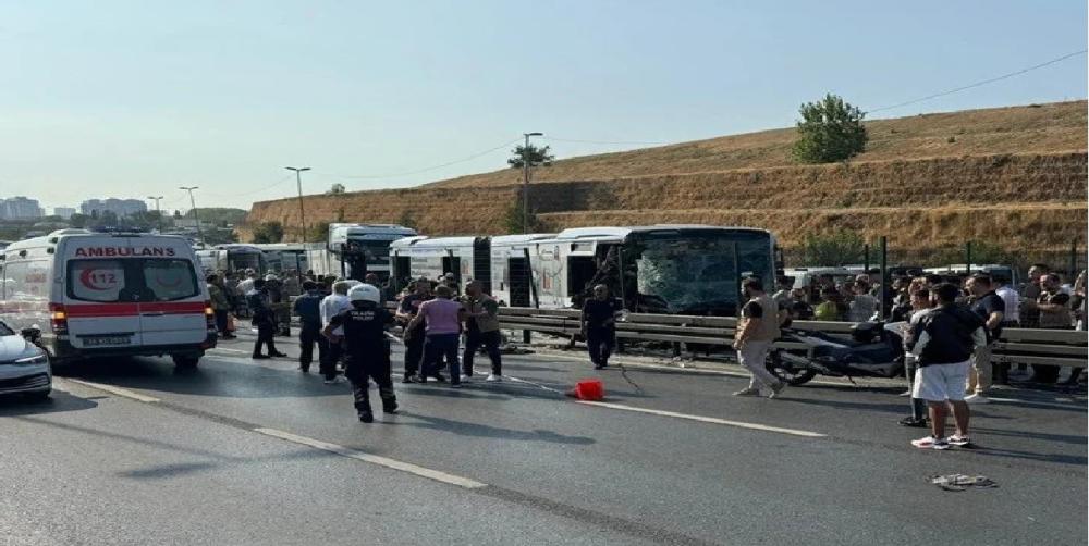 KÜÇÜKÇEKMECE'DE METROBÜS KAZASI: 1 ÖLÜ, 53 YARALI