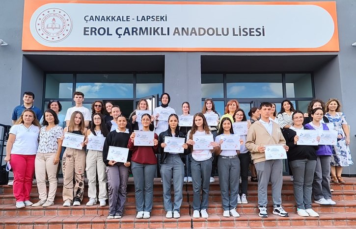 LAPSEKİ EROL ÇARMIKLI ANADOLU LİSESİ PROJELERİYLE KALİTE ÖDÜLÜ ALDI