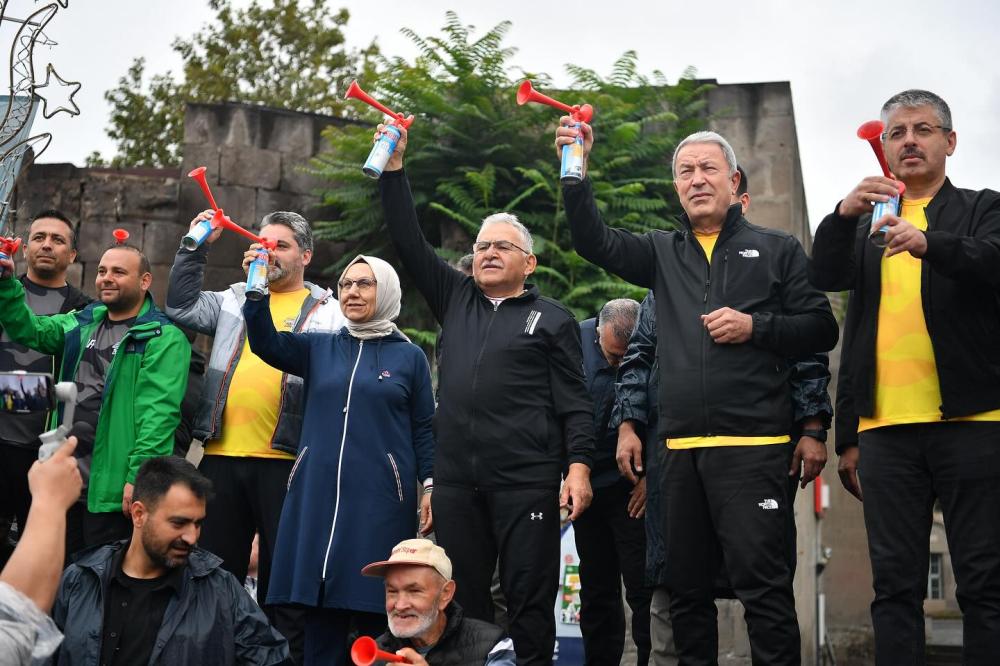 KAYSERİ YARI MARATONU'NDA 2024 AVRUPA SPOR ŞEHRİ COŞKUSU