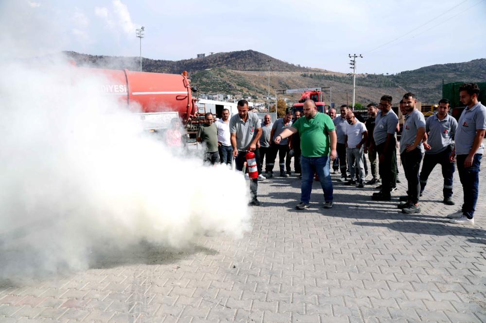 BAYRAKLI BELEDİYESİNDE YANGIN VE İLK YARDIM TATBİKATI GERÇEKLEŞTİRİLDİ