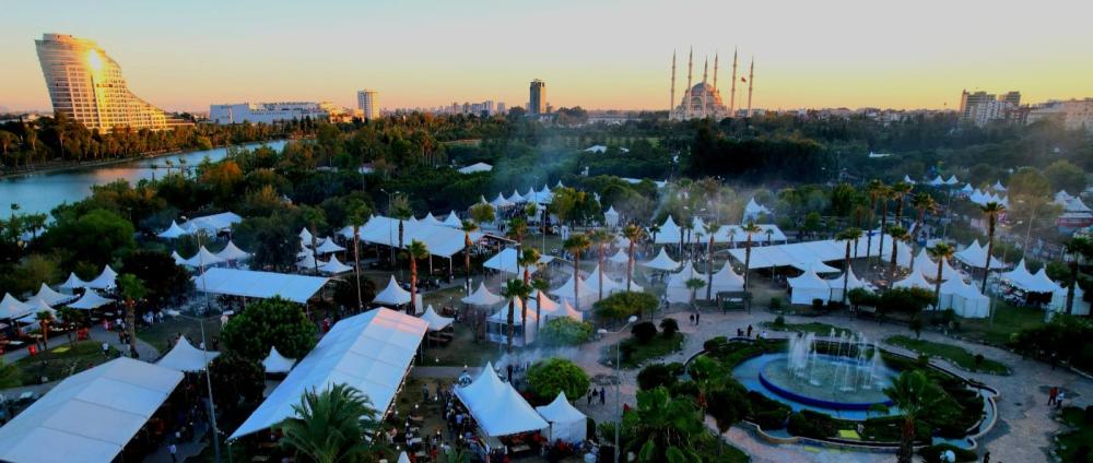 ADANA LEZZET FESTİVALİ COŞKUYLA BAŞLADI: MANGAL ATEŞİ YAKILDI