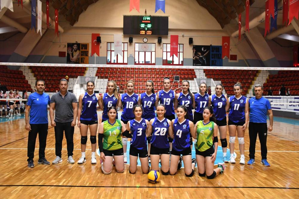 SEYHAN BELEDİYESPOR KADIN VOLEYBOL TAKIMI GALİBİYET SERİSİNİ ÜÇ MAÇA ÇIKARDI