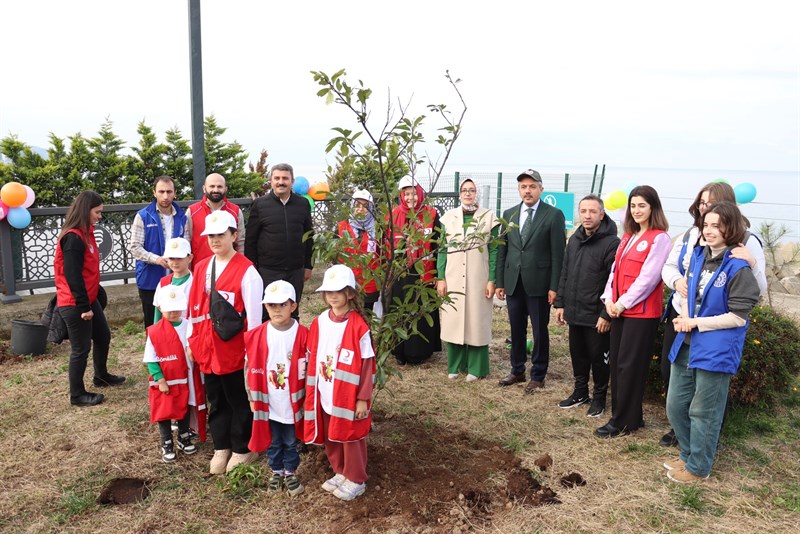 “GELECEĞE NEFES, İNSANLIĞA NEFES” SLOGANI İLE RİZE’DE FİDAN DİKİMİ