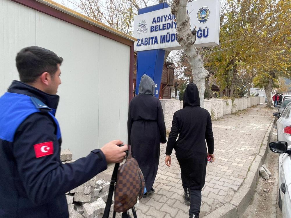 Adıyaman belediyesinden dilencilere operasyon düzenlendi