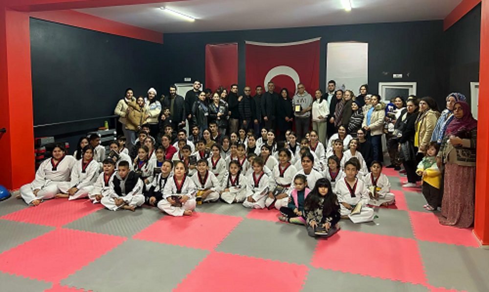 Yüreğir'de Dijital Bağımlılık ve Aile İçi İletişim Semineri Düzenlendi