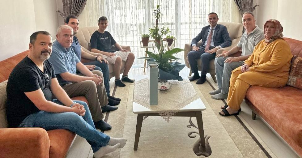 GELİBOLU KAYMAKAMI CİHAT KOÇ’TAN LGS ŞAMPİYONU SEMİH BAKIR’A TEBRİK ZİYARETİ