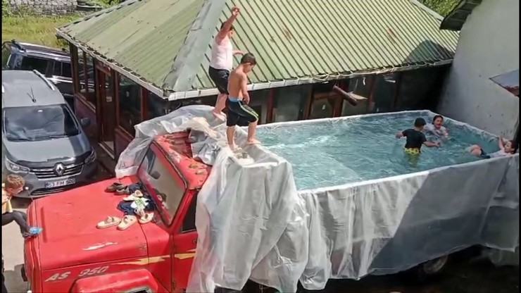 ARDEŞEN\'DE YARATICI ÇÖZÜM: KAMYON KASASI HAVUZA DÖNÜŞTÜ!