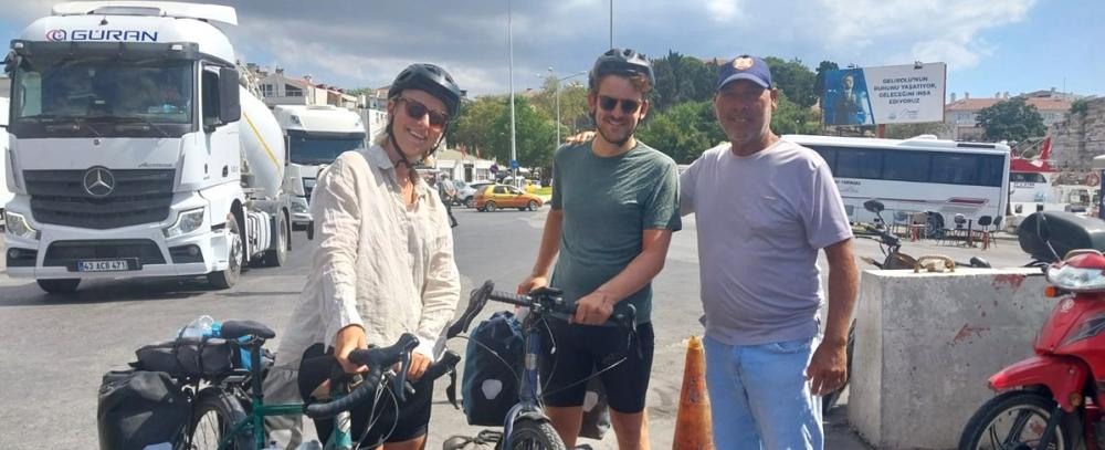 DÜNYAYI BİSİKLETLE GEZEN HOLLANDALI ÇİFT  GELİBOLU’DA