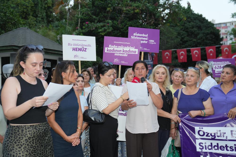 CHP KADIN KOLLARI 81 İLDEN HAYKIRDI: “KADIN CİNAYETLERİ POLİTİKTİR!