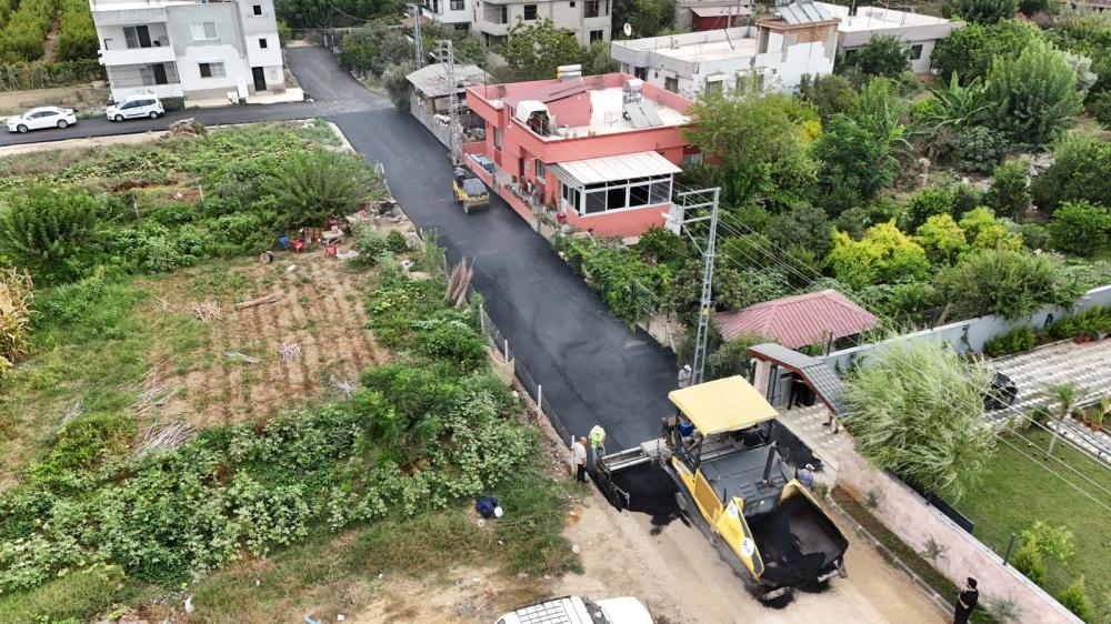 YÜREĞİR’DE ASFALT ÇALIŞMALARI ARALIKSIZ SÜRÜYOR