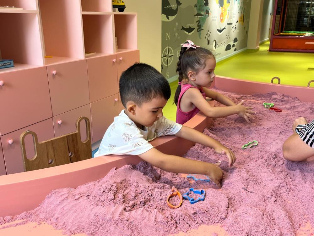 CEYHAN BELEDİYESİ OYUNCAK KREŞİ ÇOCUKLARIN YÜZÜNÜ GÜLDÜRÜYOR