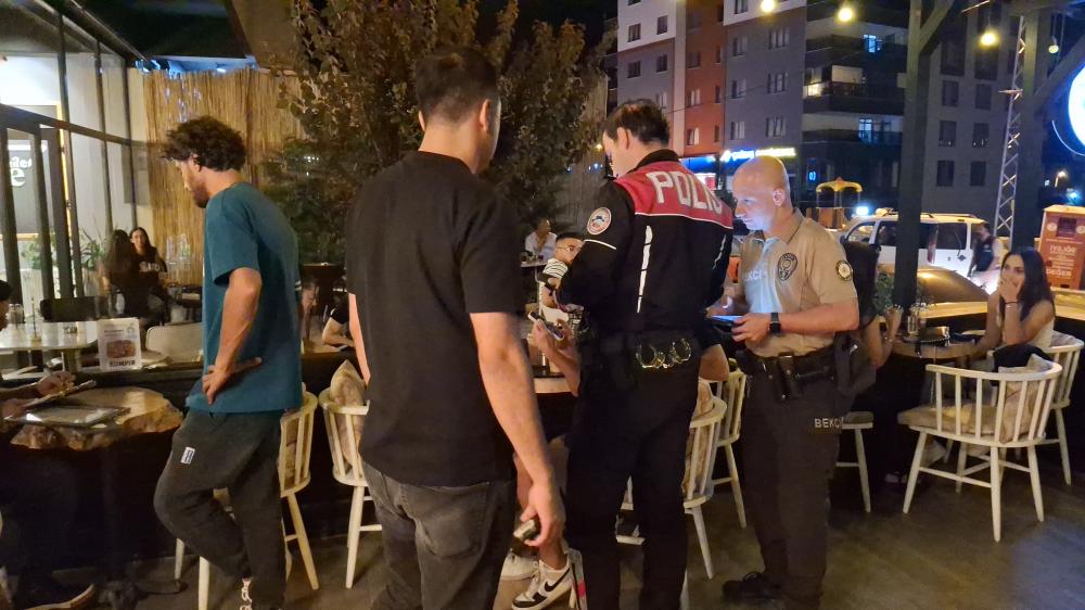 BEYPAZARI EMNİYET MÜDÜRLÜĞÜ EKİPLERİ, KAFETERYA VE BENZERİ YERLER İLE ARAÇ DENETİMİNDE BULUNDU