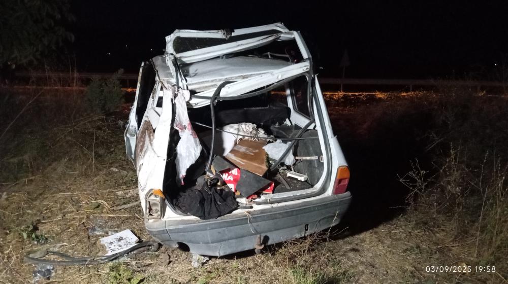 TAŞOVA’DA ARAÇ ŞARAMPOLE UÇTU: 6 YARALI