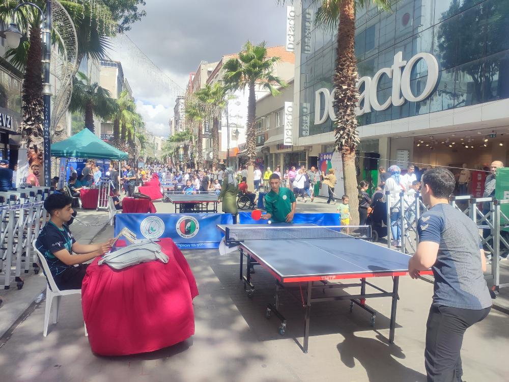 AÇIK FERDİ MASA TENİSİ TURNUVASINDA ÇOCUKLAR KIYASIYA YARIŞTI