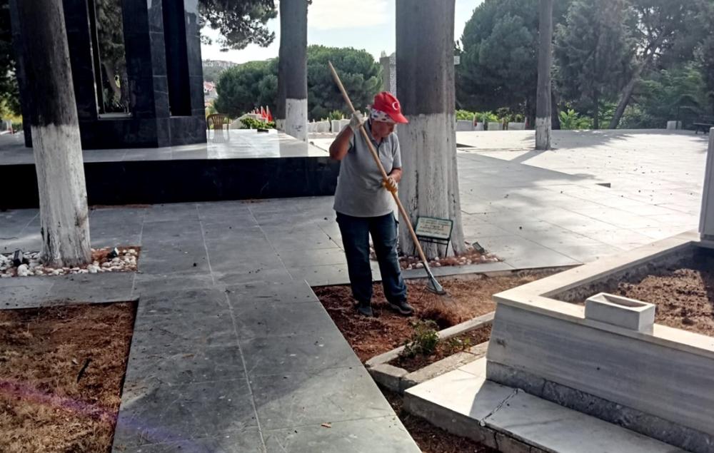 GELİBOLU ŞEHİTLİĞİNDE TEMİZLİK ÇALIŞMASI YAPILDI