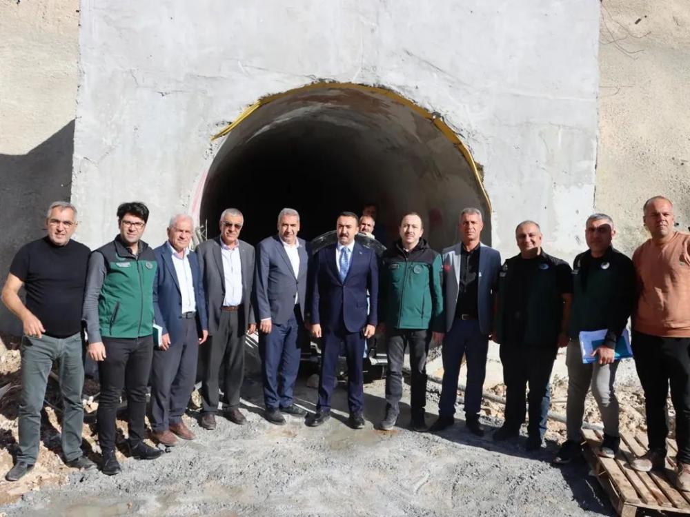 ÇELİKHAN’DA 10 BİN DEKARLIK TARIM ARAZİSİNİ SULAYACAK TÜNELDE SONA YAKLAŞILIYOR