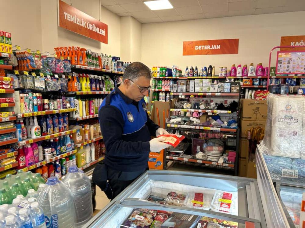 CEYHAN BELEDİYESİ’NDEN ZİNCİR MARKETLERE SIKI DENETİM