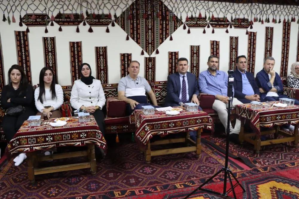 ALİ TOSUN, KAHTA’DA ÖĞRETMENLERLE BULUŞTU