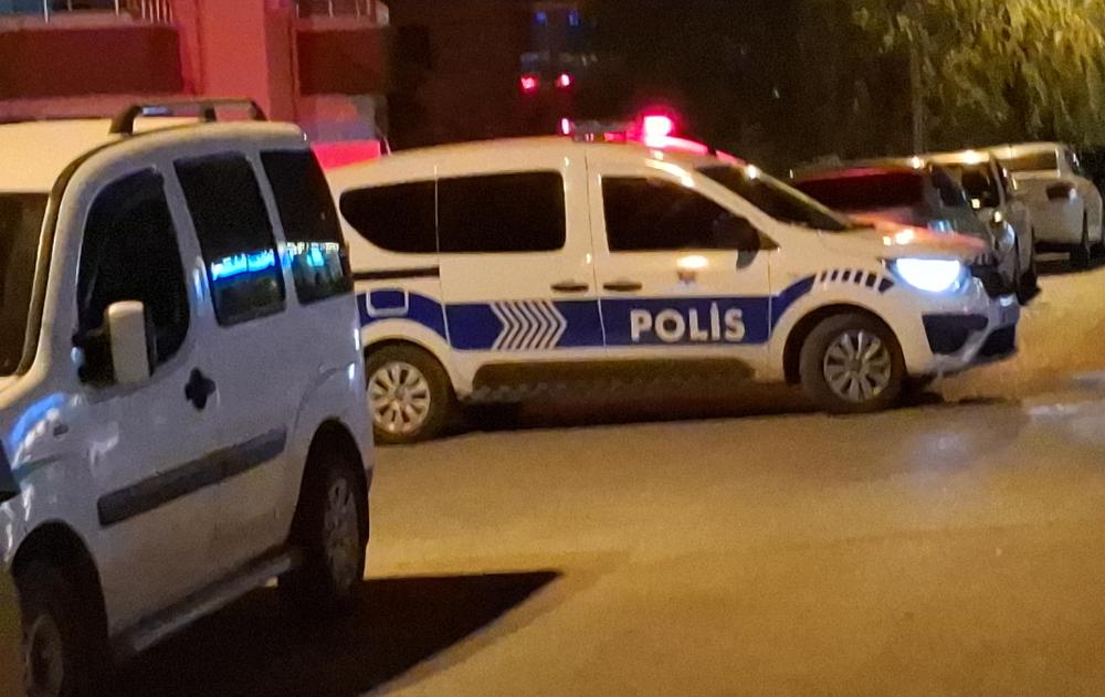 BEYPAZARI İLÇE EMNİYET MÜDÜRLÜĞÜ EKİPLERİ İLÇEDE ÇEŞİTLİ SUÇLARDAN ARANAN 4 KİŞİYİ YAKALADI: