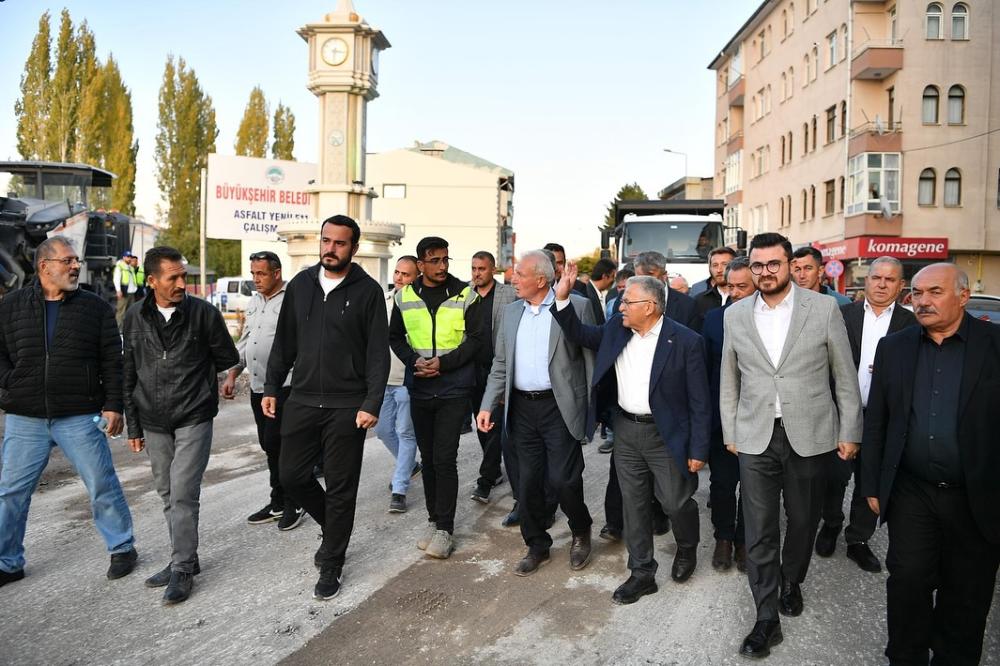 BAŞKAN BÜYÜKKILIÇ’TAN PINARBAŞI\'DA GÖNÜLLERİ KAZANAN HİZMET SEFERBERLİĞİ