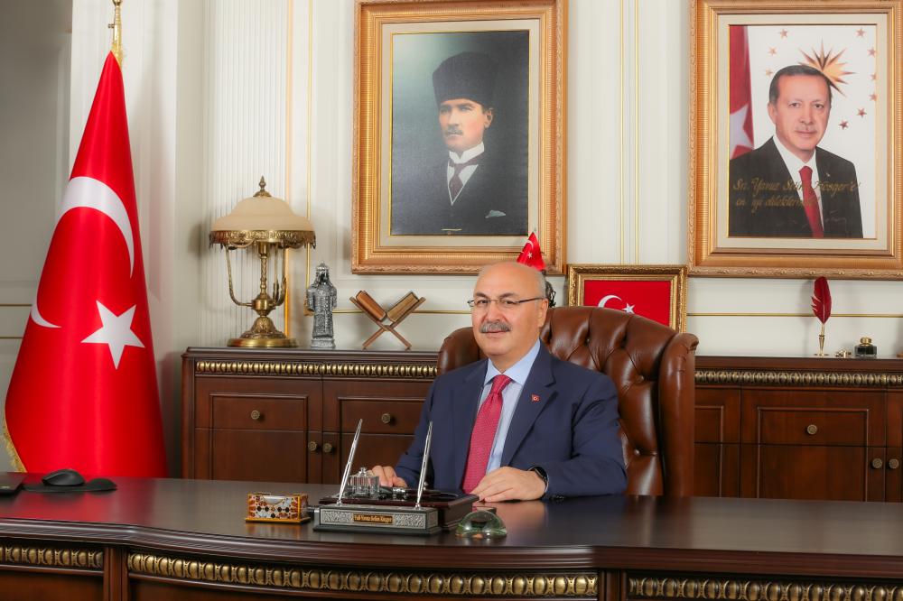 VALİ KÖŞGER: “CUMHURİYET, MİLLETİMİZİN ONUR NİŞANIDIR”