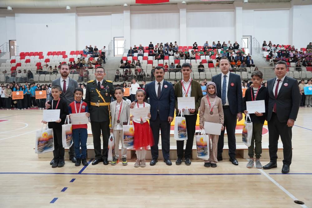 KAHTA’DA CUMHURİYETİMİZİN 102. YILI COŞKUYLA KUTLANDI