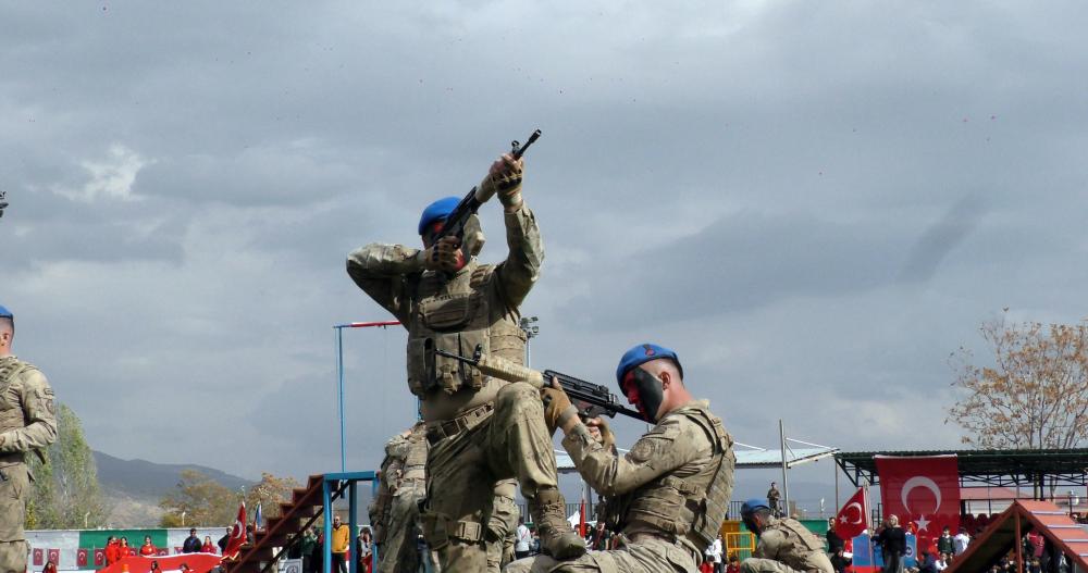 BİNGÖL’DE CUMHURİYET’İN 102. YILI COŞKUYLA KUTLANDI