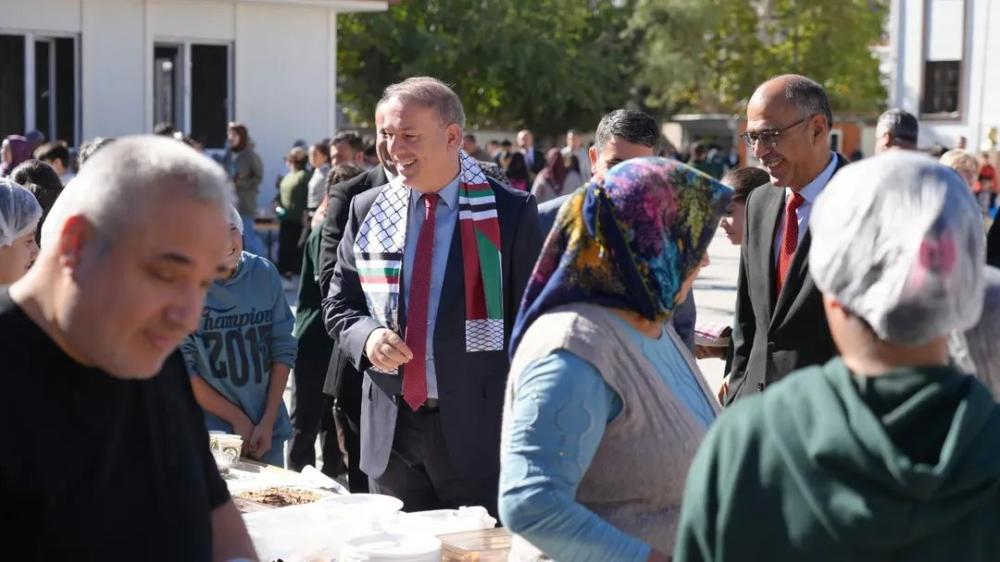 MENDERES ORTAOKULU’NDAN GAZZE’YE ANLAMLI DESTEK