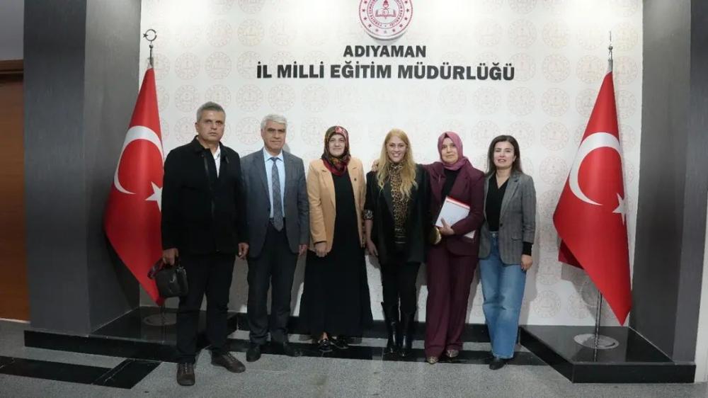 AVRUPA GÜZELİ GÜLNAZ ÇALIKOĞLU’NDAN ADIYAMAN’DA KIZ ÖĞRENCİLERE “DİKİŞ VE TASARIM” EĞİTİMİ DESTEĞİ