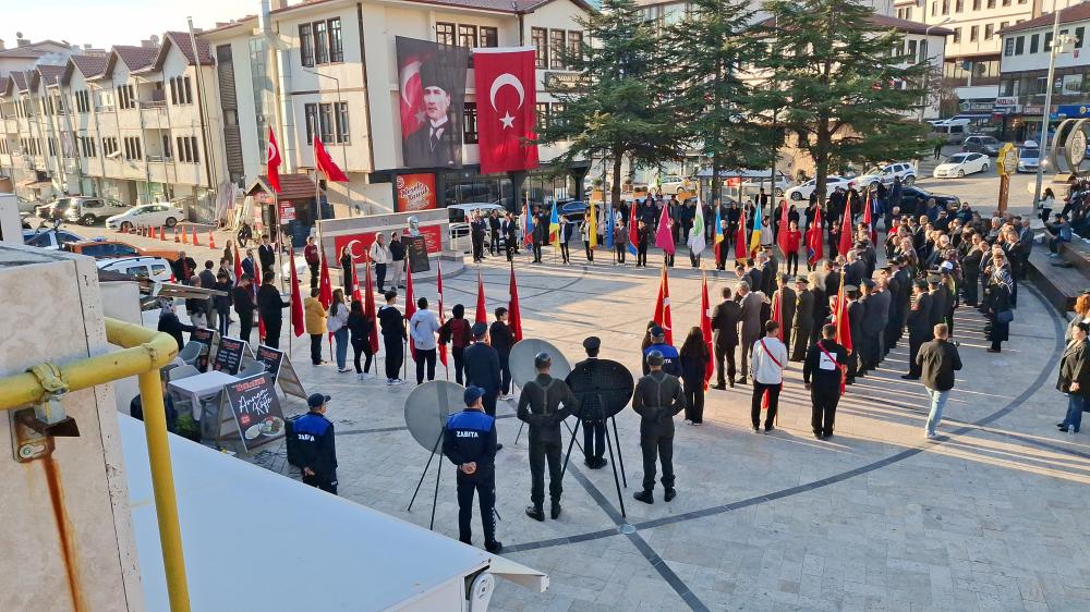 ULU ÖNDER MUSTAFA KEMAL ATATÜRK, ÖLÜMÜNÜN 87. YILINDA YAPILAN TÖREN VE PROGRAMLA ANILDI