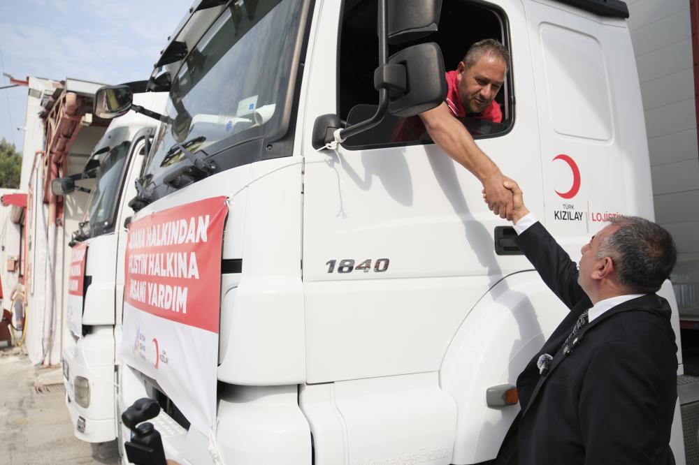 BÜYÜKŞEHİR BELEDİYESİNİN GAZZE HASSASİYETİ SONUÇ VERDİ VE YARDIM TIRLARI GAZZE’YE GÖNDERİLDİ