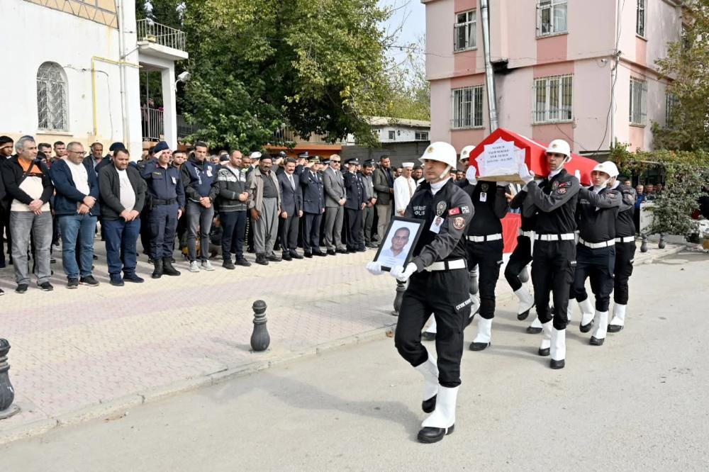 İL EMNİYET MÜDÜRÜ ARZUM NAZMAN, ŞEHİT POLİS MEMURU TALİP MERMER’İN CENAZE TÖRENİNE KATILDI