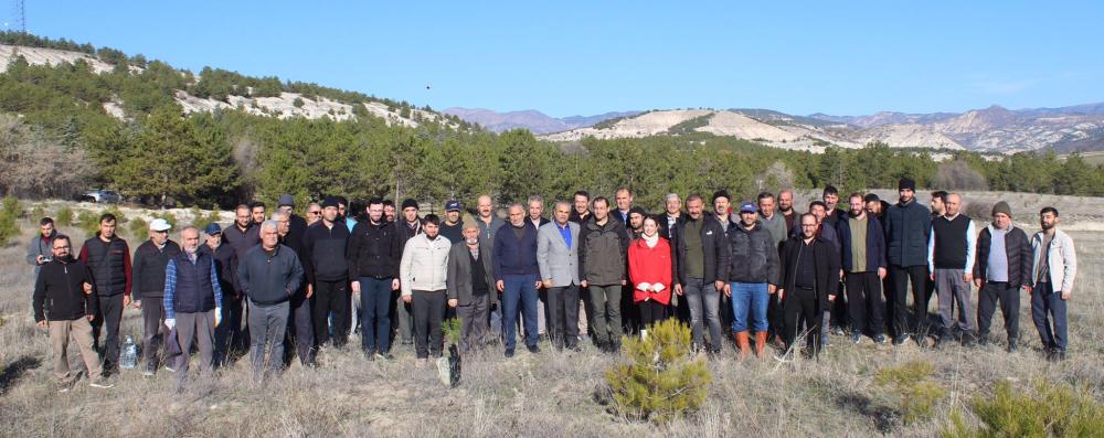 İLÇE MÜFTÜLÜĞÜ TARAFINDAN  “ALEMLERE RAHMET HZ. MUHAMMED(S.A.V) HATIRA ORMANI’NA” FİDAN DİKİMİNDE BULUNDU: