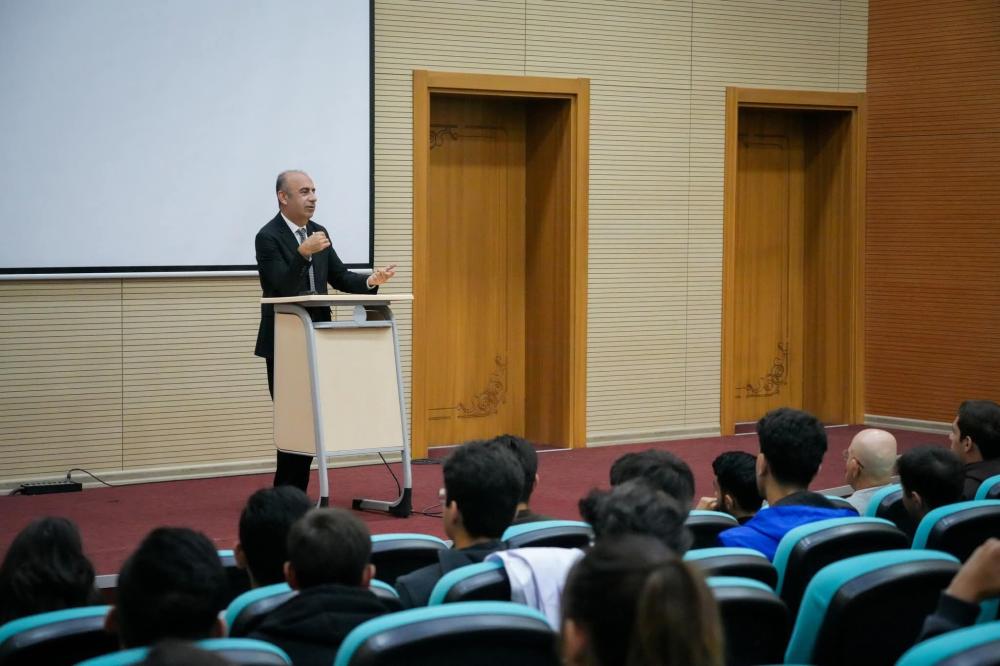 REKTÖR PROF. DR. MEHMET KELEŞ, TIP FAKÜLTESİ 1. SINIF ÖĞRENCİLERİYLE BİR ARAYA GELDİ