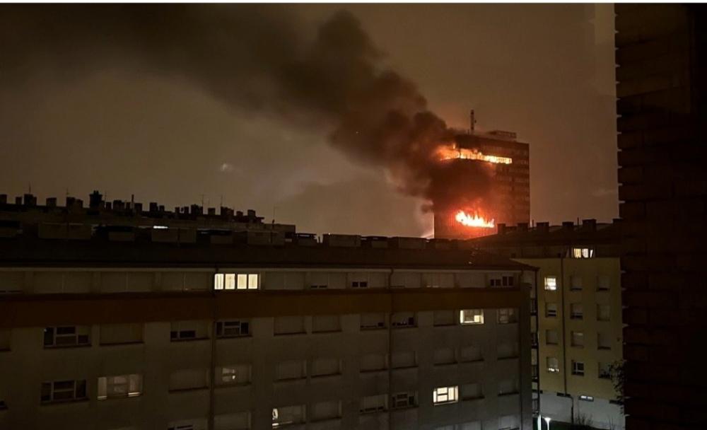 HIRVATİSTAN\'DA YANGIN! VJESNİK GÖKDELENİ ALEVLERE TESLİM OLDU